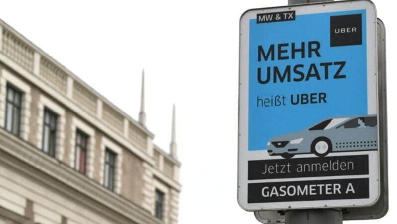 Eine Werbetafel des Fahrdienstanbieters Uber in Wien (Bild: APA/HELMUT FOHRINGER)