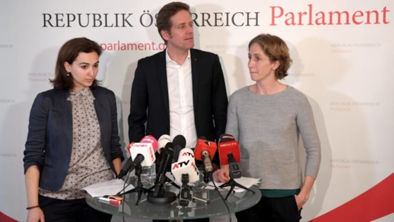 Von links: Alma Zadic (Liste Pilz), Kai Jan Krainer (SPÖ) und Stephanie Krisper (NEOS) (Bild: APA/ROLAND SCHLAGER)