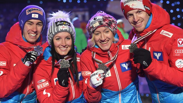 Stefan Kraft, Jacqueline Seifriedsberger, Daniela Iraschko-Stolz und Michael Hayboeck bei der Nordischen Ski-WM (Bild: APA/ROLAND SCHLAGER)