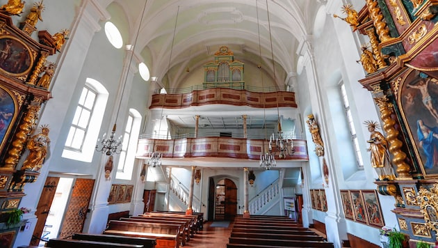 Die 10 Tonnen schwere Orgel (oben) mit 1473 Pfeifen (Bild: Markus Tschepp)