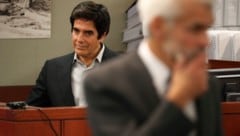 Illusionist David Copperfield bei der Verhandlung in Las Vegas. Der Magier wurde von einem britischen Koch verklagt, der sich bei einem seiner Tricks verletzt hat. (Bild: AP)