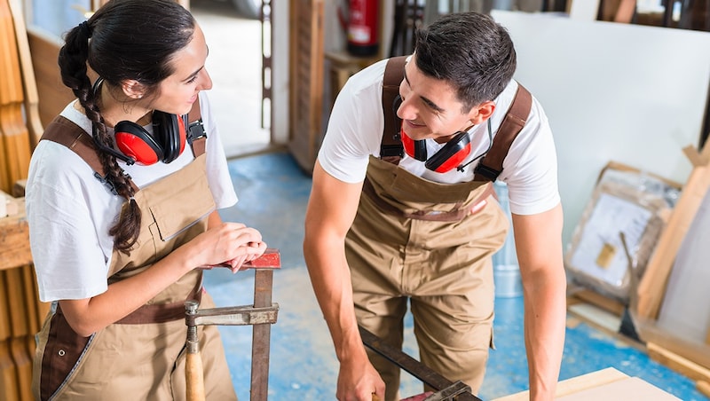 Eine Gewerbe- und Handwerks-Mittelschule soll Absolventen für Lehrbetriebe attraktiv machen. (Bild: stock.adobe.com)