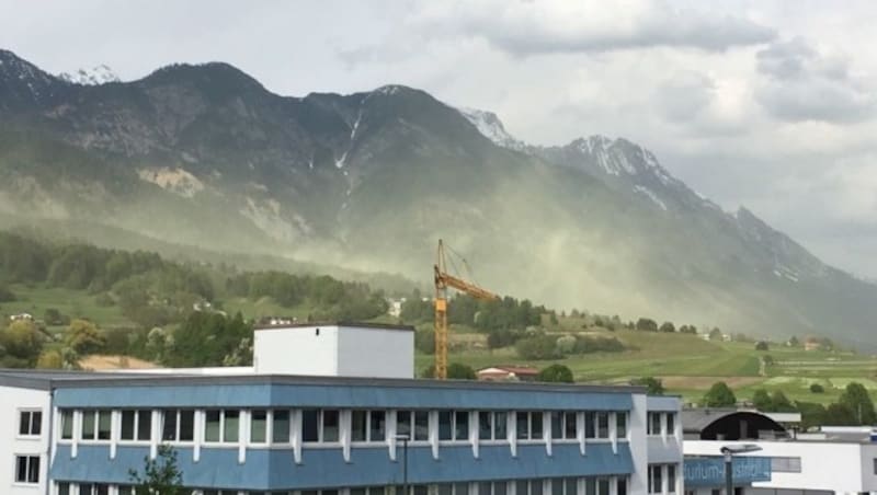 Auch in Innsbruck war das Naturschauspiel zu bestaunen. (Bild: Philipp Neuner)