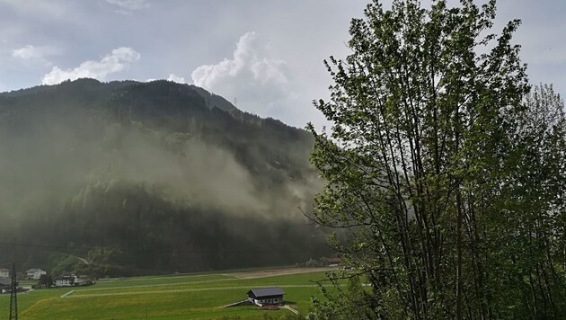 Der gelbe Schwefelregen zog am Montag durchs Zillertal. (Bild: Jasmin Steiner)