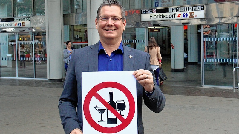 Auch Florisdorfs Bezirksvorsteher Georg Papai (SPÖ) forderte jahrelang ein Alkohoverbot am Franz-Jonas-Platz. Jetzt kommt es. (Bild: BV 21)