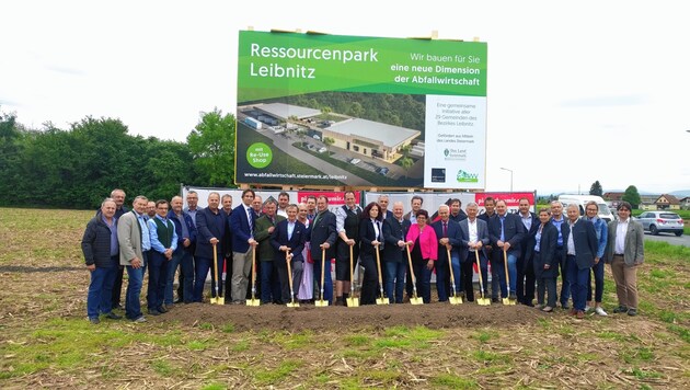 Spatenstich in Leibnitz: Noch heuer soll der erste Ressourcenpark eröffnen (Bild: Land Steiermark/Milosevic)