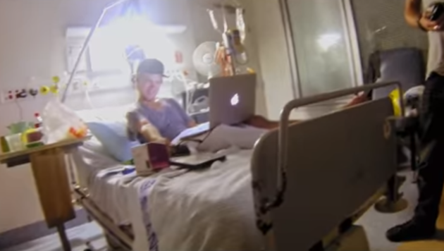 Der Erfolgsdruck und der daraus resultierende Alkoholkonsum verfrachteten Tim Bergling mehrmals ins Krankenhaus. (Bild: youtube.com)