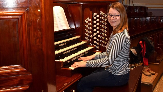 Magdalena Hasibeder bei der Orgelprobe in Edinburgh (Bild: liveBild)
