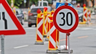 Im Baustellenbereich kam es zu dem Unfall (Symbolbild).