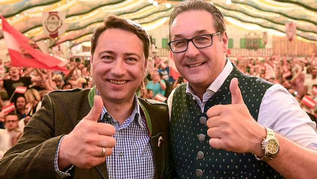 Vizekanzler und FPÖ-Chef Heinz-Christian Strache (re.) und Oberösterreichs Landeshauptmannstellvertreter Manfred Haimbuchner (Bild: APA/FOTOKERSCHI.AT/WERNER KERSCHBAUM, krone.at-Grafik)