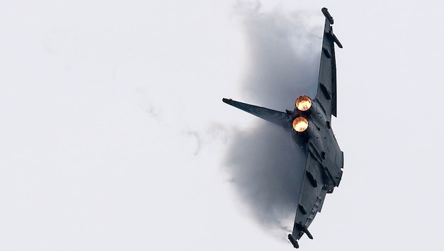 Auch in Österreich werden Eurofighter-Kampfflugzeuge vom Bundesheer eingesetzt. (Bild: APA/dpa/Sven Hoppe)