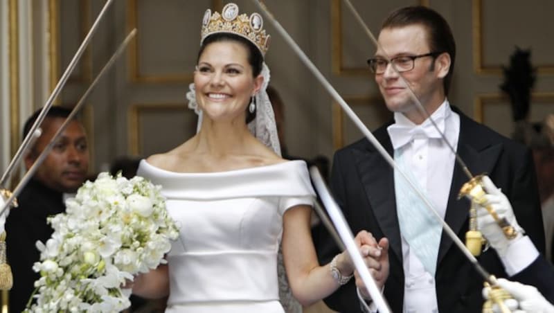 Schwedens Kronprinzessin Victoria und Daniel Westling bei ihrer Hochzeit am 19. Juni 2010 (Bild: AFP)