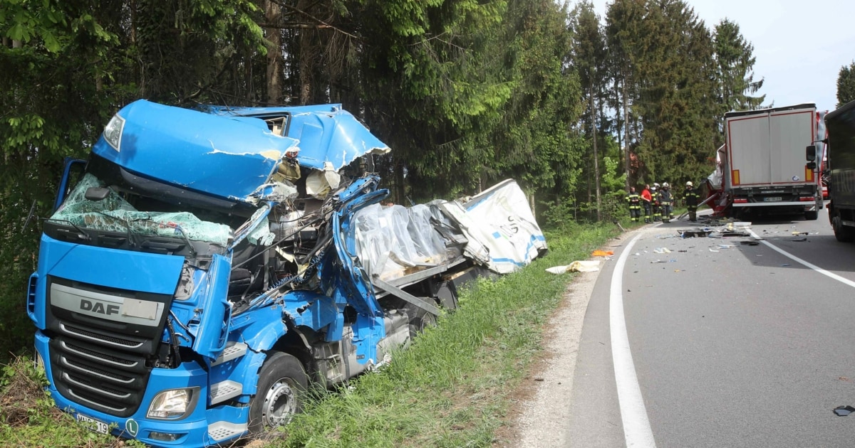 Verkehrs Albtraum Sattelanhänger Löste Sich Und Krachte Gegen Lkw Kroneat 6478