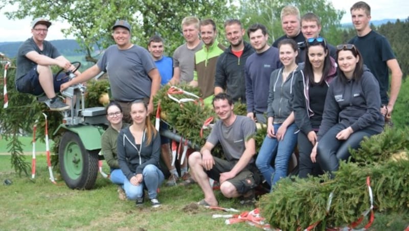 Seit 2012 treibt die Maibaum-Crew Steinbruch ihr Unwesen, seit dem Vorjahr ist sie sogar ein Verein. (Bild: Maibaum-Crew Steinbruch)