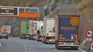 Weiter fahren Tausende Lkw über den Brenner.  (Bild: Christof Birbaumer)