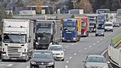 Die Lkw-Lawine rollt und rollt: Mit 2,5 Millionen Lkw fahren über den Brenner mehr ...
