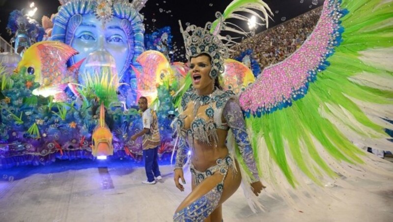 So aufwendig sind Samba-Kostüme oft verarbeitet. (Bild: commons.wikimedia.org)