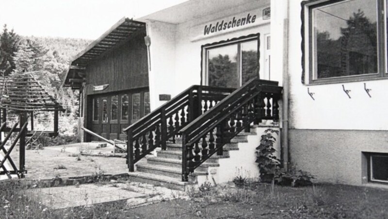 Die Spur im „Mordfall Rosi“ führte in dieses verlassene Gasthaus. (Bild: Andi Schiel)