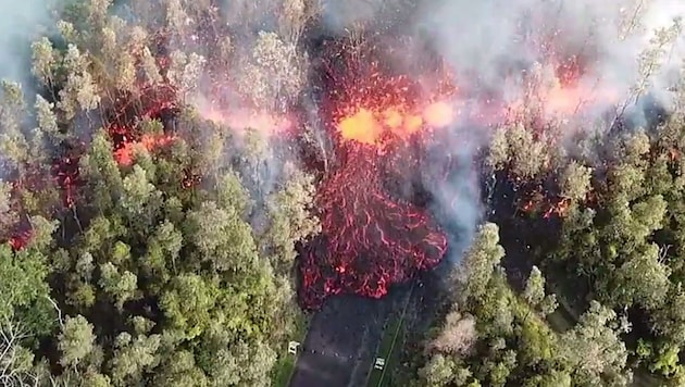 Lavaströme verursachten bereits mehrere Waldbrände. (Bild: ruptly.tv)