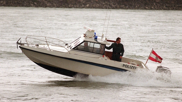 Auch die Polizei kann für Unfälle auf der Donau auf Boote zurückgreifen (Bild: Andi Schiel)