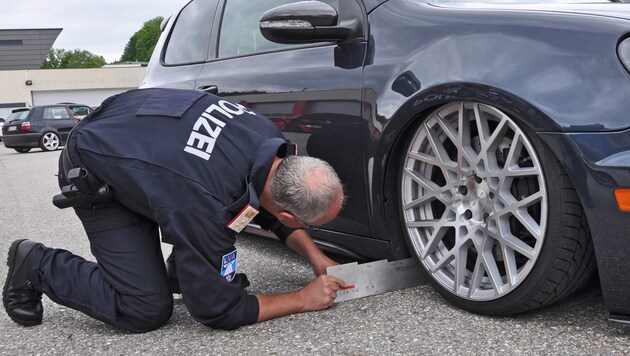 Die Polizei ermittelte nach der Sportwagen-Show (Symbolbild) (Bild: APA/Peter Lindner)