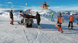 Einsatz nach Skiunfall auf Tiroler Skipiste. (Bild: ZOOM.TIROL)