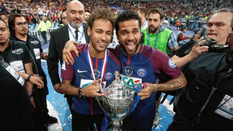 Sie jubelten gemeinsam für PSG: Neymar und Dani Alves. (Bild: EPA)