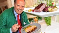 Alexander Tacoli, Seevilla am Millstätter See in Kärnten: „Wir brauchen kein ausländisches Rindfleisch. Denn Wild und Fisch kommen aus unseren eigenen Revieren, andere Lebensmittel beziehen wir aus heimischer Landwirtschaft.“ (Bild: Gabriele Moser, Puch Johannes, krone.at-Grafik)