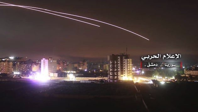 Israel beschießt iranische Militärziele in Syrien. (Bild: AP)