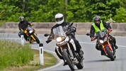 Zwei Motorradfahrer erlitten Verletzungen (Symbolbild).