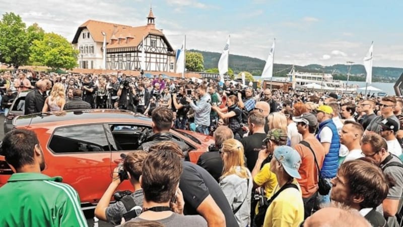 Großer Fan- und Medienrummel bei der Präsentation des Golf GTI TCR. (Bild: Wallner Hannes/Kronenzeitung)