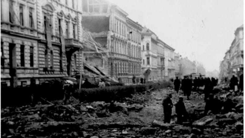 1941 fielen die ersten Bomben auf Graz, am Ende waren 20.000 Wohnungen zerstört. (Bild: Bild ohne Text)