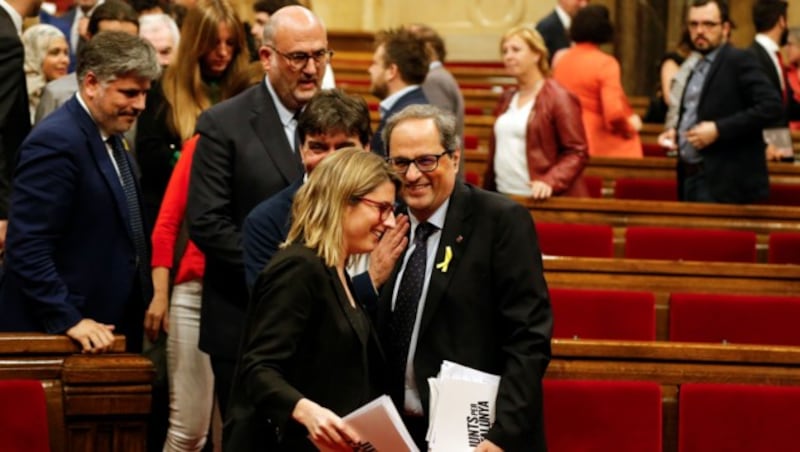 Quim Torra mit Abgeordneten des katalanischen Parlaments (Bild: AFP)