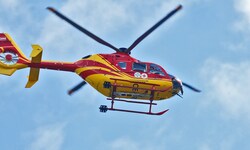 Mit dem Notarzthubschrauber Heli 3 (Archivbild) wurde der Verletzte ins Krankenhaus geflogen.