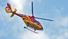Mit dem Notarzthubschrauber (Symbolbild) wurde der Schwerverletzte ins Krankenhaus geflogen.