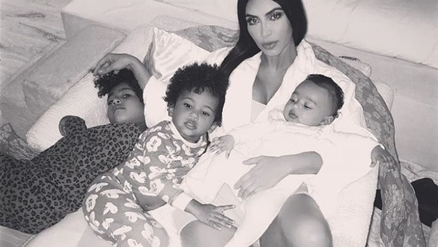 Kim Kardashian und ihre Kinder North, Saint und Chicago (Bild: instagram.com/kimkardashian)