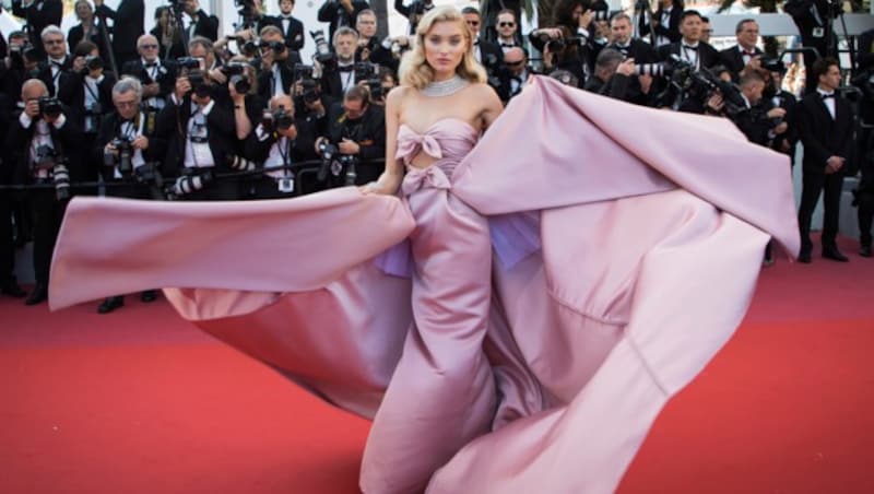 Model-Engel Elsa Hosk verzauberte in einer roséfarbenen Robe von Alberta Ferretti. (Bild: Invision)