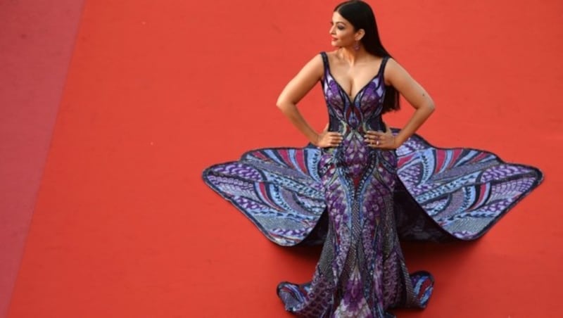 Aishwarya Rai Bachchan in einer Schmetterlingsrobe von Michael Cinco (Bild: AFP or licensors)