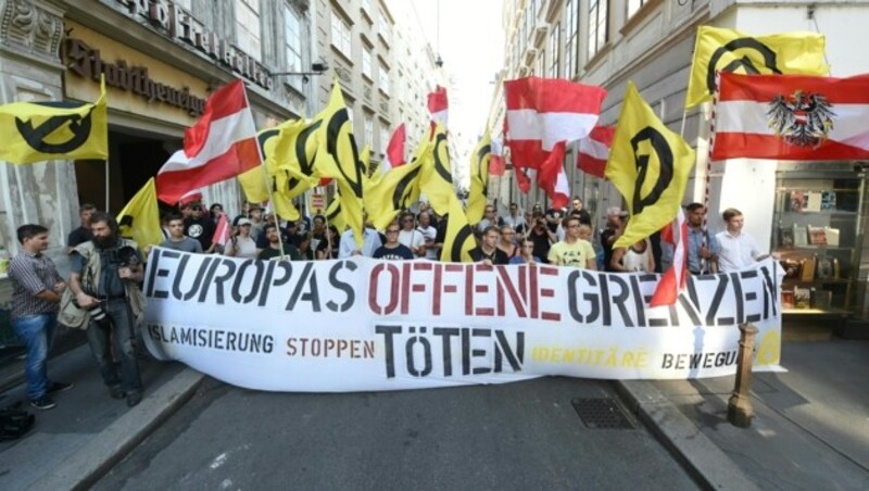 Die vom Verfassungsschutz als rechtsextrem eingestufte „Identitäre Bewegung Österreich“ (Bild: APA/HERBERT P.OCZERET)