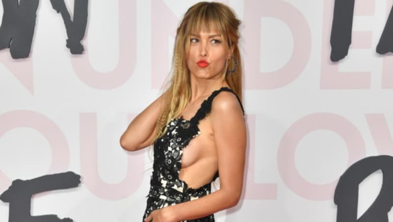 Model Petra Nemcova zeigte in Cannes Sideboob. (Bild: AFP or licensors)