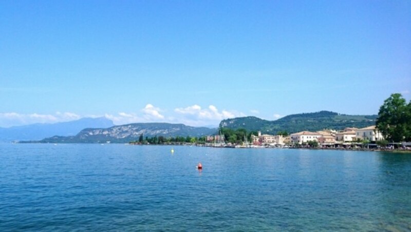 Am Gardasee (Italien) wurde nun angesicht niedriger Pegelstände vor unbedachten Sprüngen ins Wasser gewarnt. (Bild: Hubert Rauth)