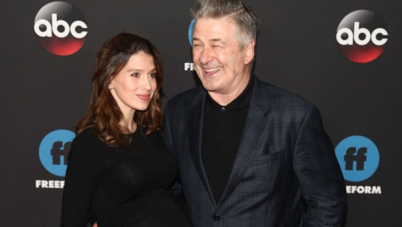 Alec Baldwin mit seiner Gattin Hilaria (Bild: 2018 Invision)