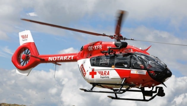 Das Team des Rettungshelikopters RK1 brachte den Verunglückten ins Krankenhaus (Bild: Evelyn Hronek)