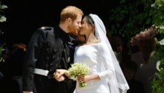 Der royale Hochzeitskuss (Bild: AP)