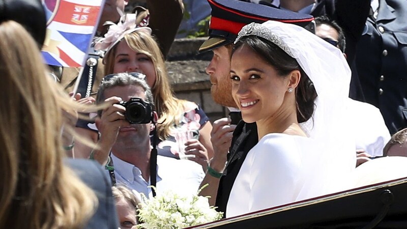 Meghan und Harry bei der Fahrt mit der Kutsche (Bild: WPA Rota)