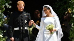 Harry und Meghan beim Verlassen der Kirche (Bild: AFP)