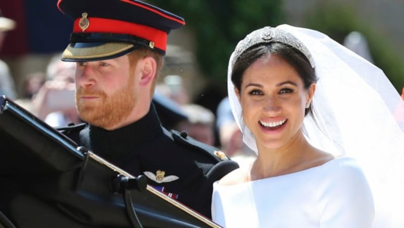 Harry und Meghan bei der Kutschenfahrt durch Windsor (Bild: WPA Rota)