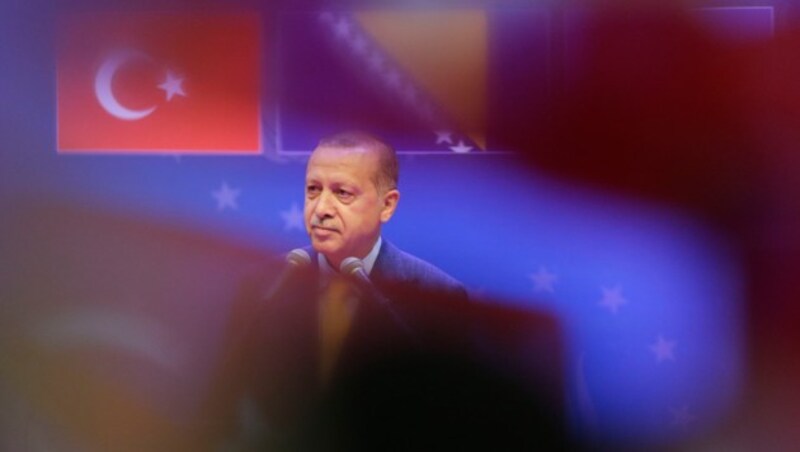 Erdogan bei seinem Auftritt in Sarajevo (Bild: AP)