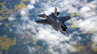 Eine F-35 der US-Luftwaffe bei einer Übung über Estland (Archivbild)