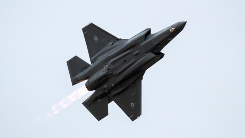 In China befürchtet man, dass US-Kampfjets mithilfe von Starlink ihre Datenübertragungskapazitäten verhundertfachen könnten. (Bild: APA/AFP/JACK GUEZ)